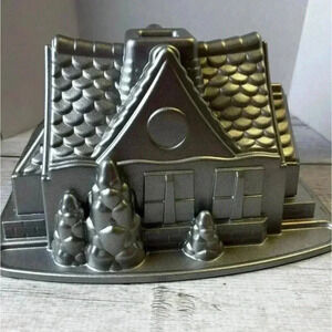 Nordic Ware Aluminum Gingerbread House bakeware‎